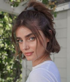 Novedades de belleza: las más lujosas y asequibles - Foto 1 Shot Hair Styles, Taylor Hill, Short Hair Haircuts, Short Hair Styles Easy, Grunge Hair