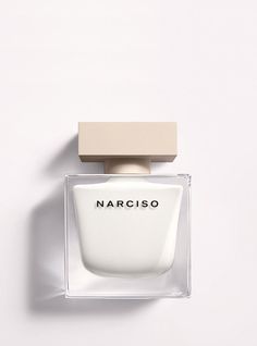 ∴ Masculine ingredients with softened feminine sensuality from Narciso Rodriguez : Perfume Society Wedding Perfume, Fragrance Packaging, Perfume Bottle Design, Fall Fragrance, Perfume Packaging, Fragrance Bottle, Cosmetic Design