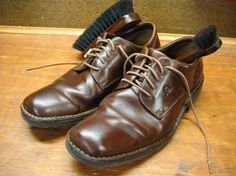 Homemade Shoe Polish How To Soften Leather, Homemade Shoes, Easy Craft Projects, Crafts Projects, Leather Shoes Men, Diy Cleaning Products, Tv Programmes