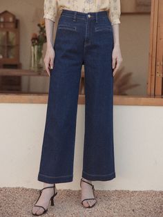 Blue Straight Jeans, 40s Style, Big Skirts, Retro Pants, Simple Retro, Jean Vintage, 40s Fashion, Retro Mode, Retro Women