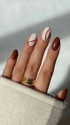 White Brown Nails Design, Little Nails Ideas, Cute Autumn Nail Designs, Gel Nails Autumn 2022, Autumn Nails Easy, Fall Easy Nails, Easy Thanksgiving Nail Designs, Nail Brown Design, Brown Nails Autumn