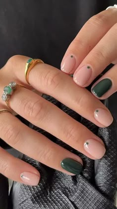 22 Green Spring Nails 2024 - Discover Trendsetting Manicure Ideas Milky Nails, Subtle Nails, Dots Nails, Girls Nails, Nails 2024