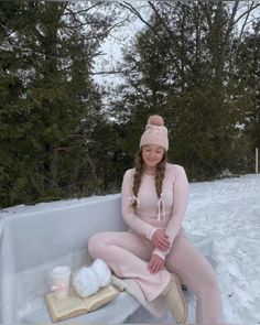 Winter Lounge Outfits, Pink Pilates Princess, Girly Fits, 2023 Pink, Winter Outfits Aesthetic, Pink Pilates, Snow Girl, Pilates Princess