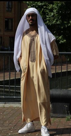 Wedding Thobe Men, Mens Thobe Outfit, Men Modesty Islam, Moroccan Thobe Men Aesthetic, Muslim Men Clothing, Nikkah Outfit, Muslim Men