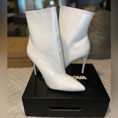 Never Worn In The Box. White Snakeskin Pointy Toe Boots Size 11. Pointy Toe Boots, Size 11 Heels, Toe Boots, Shoes Heels Boots, The Box, Snake Skin, Shoes Women Heels, Heeled Boots, Shoes Heels