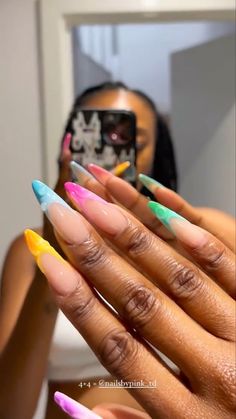 Vacay Nails Almond, Summer Stiletto Nails Ideas, Summer Nails Stiletto, Sharp Almond Nails, Jamaica Nails, Spring Nails 2023, Kylie Nails, Edgy Nails