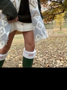 green hunter boots with a fall outfit on a warm october day Green Hunter Boots, Boots Outfits, Early Fall Outfit, Outfit Fall, Outfit Winter