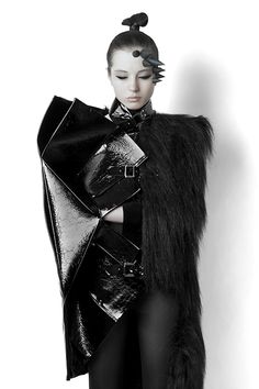 Experimental Fashion Design with geometric folds & contrasting textures; sculptural fashion // Lisa Shahno #waelcyrge Asymmetrical Photography, Trash Costume, Asymmetrical Leather Jacket, Fashion Goth, Alien Costume, Sci Fi Fashion, Photoshoot Inspo