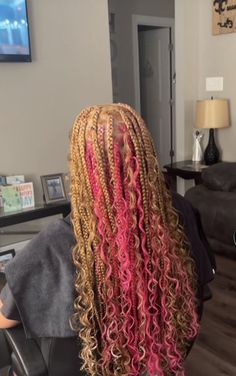 Pink And Blonde Boho Braids, Natural Braids With Curls, Ginger And Pink Braids, Layered Haircuts Wavy Hair, Party Hairstyles For Women, Blonde Peekaboo Braids, Pink And Blonde Braids, Braids Peekaboo, Blonde Peekaboo