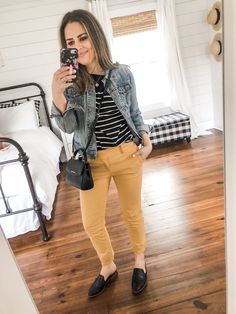 10 ways to style mustard pants. - dress cori lynn Mustard Pants Outfit, Mustard Jeans, Mustard Pants, Pll Fashion, Yellow Pants, Mustard Dressing, Business Casual Outfits For Women, Outfit Mujer, Fun Pants