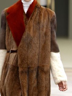 Fur Vest Outfits, Haute Couture Outfits, Stylish Coat, Vest Outfits, Mode Fashion