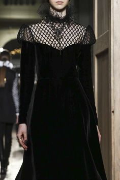 Valentino Couture Collection Gothic High Fashion, Goth Attire, Toxic Vision, Fall Winter 2016, Couture Collection, Different Styles