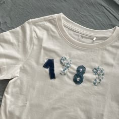 1989 hand sewing taylor swift tshirt 🏙️🌟 Eras Tour Shirt Diy, Diy Shirts Painting, Taylor Swift Diy Clothes, Taylor Swift Diy Tshirt, Taylor Embroidery, Taylor Swift Merch Styled, Embroidery Taylor Swift Shirt, Eras Tour Outfit Diy, Taylor Swift Tshirt Ideas Diy