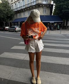 Beach Day Outfit, Greece Outfit, Ny Outfits, Tropical Outfit, Tropical Weather, Orange T Shirt, Europe Outfits, Holiday Vibes, Summer Outfit Inspiration