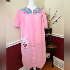 Beautiful Condition, Never Worn! Vintage Housecoat Pink With Floral Collar And Fruit On The Pocket. Button Down With Puffed Sleeves. It’s So Adorable. Cotton/Polyester Blend Size Medium Approximate Measurements: 23” Armpit To Armpit ( Very Roomy ) 12” Sleeve Length From Shoulder 42” Long Housecoats For Women Vintage, Vintage Pink Robe For Spring, Vintage Spring Sleepwear For Home, Vintage Spring Sleepwear, Retro Pink Sleepwear For Spring, Vintage Short Sleeve Nightgown For Bedtime, Vintage Pink Robe For Loungewear, Vintage Sleepwear For Pajama Party In Spring, Vintage Nightgown With Short Sleeves For Bedtime