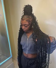 Check out 70 trendy simple Fulani braids hairstyles & designs featuring Fulani braids with beads, Fulani braids with curls & more. Outfits With Fulani Braids, Hair Braid Designs, Natural Pretty, Hairstyle Braids, Braids Cornrows, Edges Hair, Braid Hairstyle