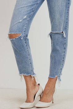 Girlfriend Style, Boyfriend Jean, Style Jeans, London Life, Loose Style, The London, Me When, Ripped Jean, Distressed Jeans