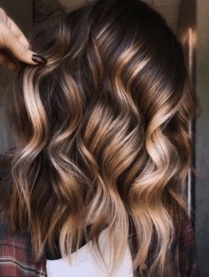 Med Length Light Brown Hair With Highlights, Moneypiece Balayage, Brown Balayage Hair, Red Balayage Hair, Balayage Hair Color Ideas, Winter Hair Colors, Balayage Hair Color, Fabulous Style