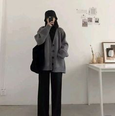 Baggy Clothes Outfit Korean, Korean Oversized Outfit Girl, Baggy Clothes Korean, Korean Baggy Outfits, Korean Outfit Street Styles, Mode Turban, Oversized Sweater Women, Oversized Outfit