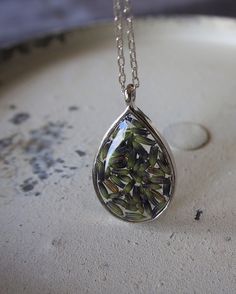 Dried Lavender Petals Pendant on a sterling silver chain necklace. -Material dried lavender resin teardrop shaped metal frame sterling silver chain, 18 inches -Size pendant: 40mm×20mm chain: 18 inches -Each necklace is handmade so they're all unique.   Therefore each dried flowers/ herbs pendants could be slightly different from pictures. Lavender Petals, Freshwater Pearl Bracelet, Sterling Silver Chain Necklace, Dried Lavender, Unisex Bracelets, Jewelry Sterling Silver, Teardrop Pendant, Nature Jewelry, Flowers Nature