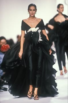 Dior Runway 90s, 1990s Runway, Christian Dior Runway, 90s Glam, Dior Collection, Christian Dior Haute Couture, Fashion 90s, Gianfranco Ferre