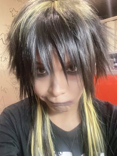 Visual Kei Hairstyles Curly, Vkei Mullet, Visual Kei Haircut, Visual Kei Hairstyles, Vkei Haircut, Visual Kei Hair, Vkei Hair, Emo Scene Hair, Spiky Hair