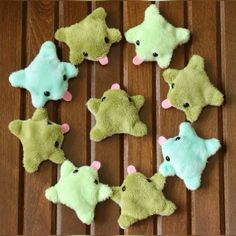 stuffed animals arranged in the shape of stars on a wooden table with text overlay