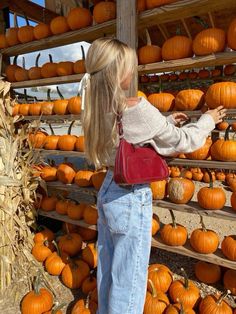 fall, fall aesthetic, fall picspo aesthetic, fall outfits, back to school outfit, fall instagram pictures inspo, pumpkin patch photo inspo, first day of school outfit, outfit inspo Pumpkin Patch Photoshoot, Pumpkin Patch Pictures, Fall Pics, Fall Fit, Autumn Fits, Fall Photoshoot, Fall Feels