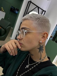 Bleached Shaved Head, Blonde Buzzcut, Queer Haircut, Buzz Cut Styles, Queer Hair, French Crop, Mens Shoulder Tattoo