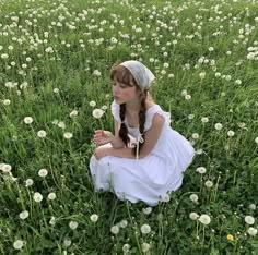 Genshin Dr, Cottagecore Girl, Instagram Posting, Nature Photoshoot, Dreamy Photography, Grad Pics, Country Side, Cottagecore Aesthetic, Spring Aesthetic