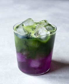 green tea recipe matcha butterfly pea flower lemonade in a tall glass with ice cubes