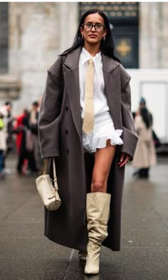 Tie Outfit For Women, Tie Outfit, Fashion Basics, Fashion Week Outfit, Basic Fashion, Classy Winter Outfits, Cool Winter, Outfit For Women, Effortlessly Chic Outfits