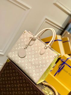 Contact us: contact@profxnz.com if you need assistance - Elegance and grace: louis vuitton handbags collection - 442This is a premium quality clone , similar like the original ones, even no one can judge either it&apos;s a clone or originalSize: (35.0 x 27.0 x 14.0)It comes with Dust box, Care manual, Tag and Paper bag. Fan Fashion, Colored Leather, Vuitton Bag, Lady Dior Bag, New Handbags, Vuitton Handbags, Louis Vuitton Handbags, Cowhide Leather, Real Leather