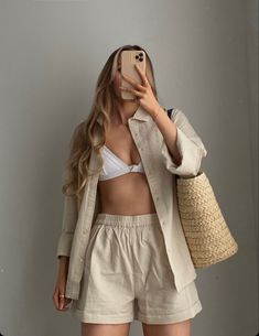 Mini Shorts Outfit, Dress Like Celebrity, Linen Shorts Women, Look Office, Elegante Casual, Tracksuit Women