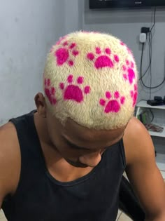 Hair Dye Ideas For Short Hair Men, Bald Colored Hair, Dyed Buzzcut Women, Bleach Buzzed Hair Designs, Heart Buzzcut, Shaved Hair Dye, Buzzcut Dyed Hair Black Women, Funky Colored Hair