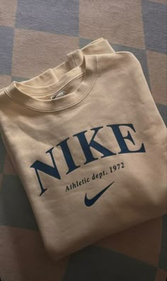 Reselling Business, Sweatshirt Outfit, Nike Sweatshirts, Cute Sweatshirts