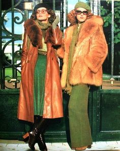 1970s outfits. Love these colors together. Pictures From The 70s Fashion, Winter In The 70s, 70s Winter Style, Retro Fall Fashion, 70s Cowboy Fashion, Winter 70s Outfits, 70s Fashion Winter, Crazy Fashion Outfits, 70s Winter Fashion