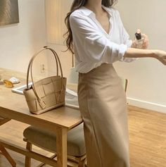 Feminine Minimalist Style, 00s Mode, Mode Ulzzang, Elegante Casual, Korean Outfits, Mode Inspiration, Casual Style Outfits, Looks Vintage