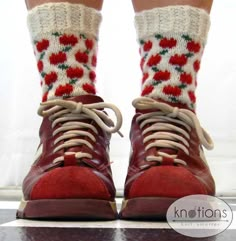 Apple Socks, Apple Hat, Socks Knitting, Cherries Jubilee, Red Cottage, Colorwork Knitting, Knitted Socks, Leg Work, Cool Stuff