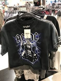 Quiero esta remera!! Acdc Band, Punk Girls, Vintage Band T Shirts, Music Aesthetic, Selling Clothes, Grunge Style, Edgy Outfits, Mode Inspiration, Ac Dc