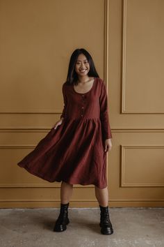 Woman Posing Wearing A Terracotta Mid-Length Linen Dress Sage Green Dress, Linen Dress Women, Rosy Brown, Buy Linen, Linen Midi Dress, Dresses Xxl, Mid Length Dresses, Linen Dresses, Linen Clothes