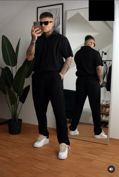 Men 2023 Style, Men’s All Black Club Outfit, Men’s Fashion Masculine, Tiktok Outfits Men, Mens Clothing Styles Black, Outfit Oversize Hombre, Mens Date Night Outfit Classy, Outfits Hombre Elegante Casual, Vegas Mens Outfit Ideas