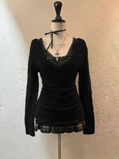 y2k clothes Outfit Ideas 2010s Style, Elena Inspired Outfits, Gothic 2000s Fashion, Cute Goth Outfit Ideas, Black Lacy Outfits, Cute Soft Goth Outfits, Noir Aesthetic Outfit, Lace Goth Outfit, Horror Style Outfits