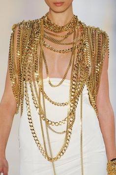 . New Years Eve Looks, Gold Everything, Runway Details, Gold Chains For Men, Alexandre Vauthier, Couture Runway, Looks Style, Gold Fashion, Chains For Men