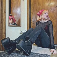 Casual Demonia Outfit, Demonia Stack 301 Outfit, Chunky Platform Outfit, Demonia Boots Outfit Aesthetic, Platform Boots Casual Outfit, Platform Boots Outfit Casual, Goth Platform Boots Outfit, Demonia Bear 202 Outfit, Demonia Shaker Outfit