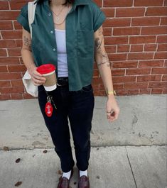 #outfits #outfitideasforwomen #masc #wlw #mascoutfitideas #lesbian #mascoutfit #trendy #fashion #gayfashion Queer Fashion Midsize, Masc Lesbian Outfits Cargo Pants, Tomboyish Aesthetic, Masc Fall Fits, Tall Masculine Woman, Lesbian Spring Fashion, Masc Lesbian Aesthetic Outfit, Non Binary Graduation Outfit, Fem And Masc Outfit