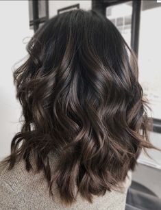 Natural Brown Hair, Rambut Brunette, Brown Hair Shades, Dark Brunette Hair, Gorgeous Hair Color, Brown Hair Balayage, Penteado Cabelo Curto, Hair Shades, Brown Hair With Highlights