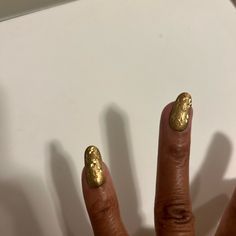 Vintage 14k Gold Press On Nails. Exclusive One Of A Kind And Unique In Every Way! Both Nails Included Gold Sparkle Gel Nails, Gold Press On Nails, Sparkle Gel Nails, 2000s Nails, Nails Gold, Gold Sparkle, Gold Nails, Press On Nails, Womens Makeup