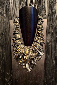 Grazia Fortuna Ward Jewerly – Urban Zen Boho Jewelry Display, Black And Gold Necklace, Gold Bib Necklace, Runway Jewelry, Urban Zen, Queens Jewels, Diy Bijoux, Alternative Jewelry, Bold Necklace