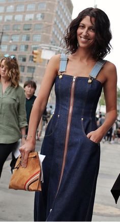 Находки на Wildberries от стилиста с артикулами, ЖМИ ПЕРЕЙТИ Long Denim Dress, Zero Waste Fashion, Denim Street Style, Outfits Con Jeans, Upscale Fashion, Elegant Fashion Wear, Fashion Week 2016, All Jeans, Beauty Clothes